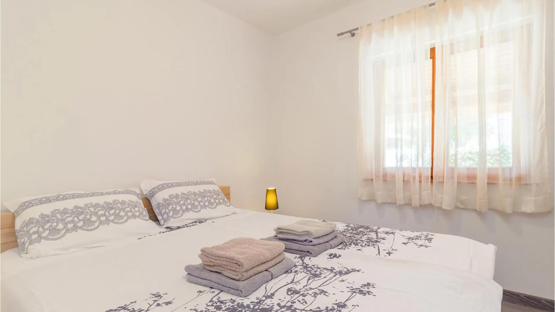 Lovely Home In Kastel With Kitchen 0*,  Chorvatsko