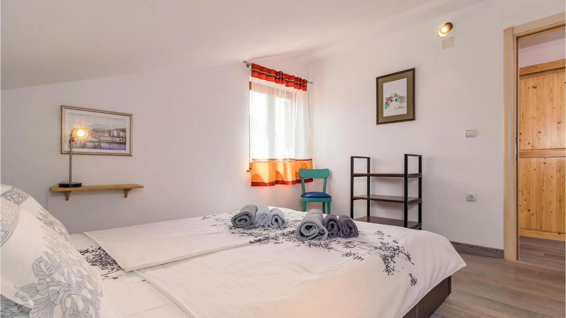 Lovely Home In Kastel With Kitchen 0*,  Chorvatsko